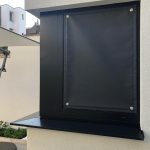 Soltis doek met zuignappen. Zonweringdoek zonder te boren. Zonwering voor aluminium en kunststof kozijnen. Monteren Montage Op maat Intershades Zonwering Zonwerend Screen monteren service zelf doen doe het zelf klussen design inrichten