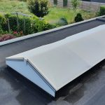 Screendoek lichtstraat zonwering op maat met tourniquets zonwerend zonnescherm lichtstraat op maat bestellen online montage monteren service zelf doen doe het zelf