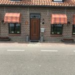 zonwering zonwerend nieuw scherm zonnescherm vervangen nieuw monteren montage modern intershades portfolio zelf doen doe het zelf op maat online bestellen kopen makkelijk met strepen patroon markiezen markies volant versiering markiesdoek