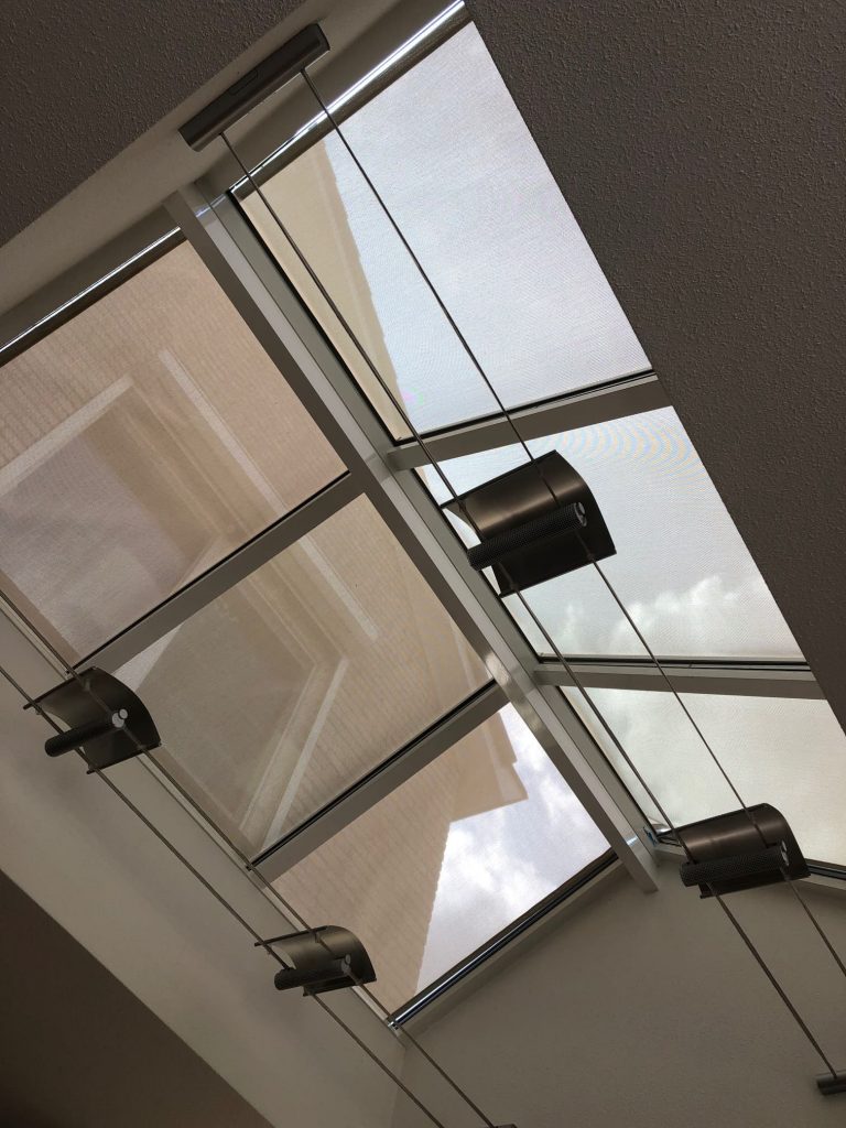 zonwering , makkelijk zonwering monteren, zonwering voor lichtstraat, zonwering voor dakraam, zonwering lichtstraten