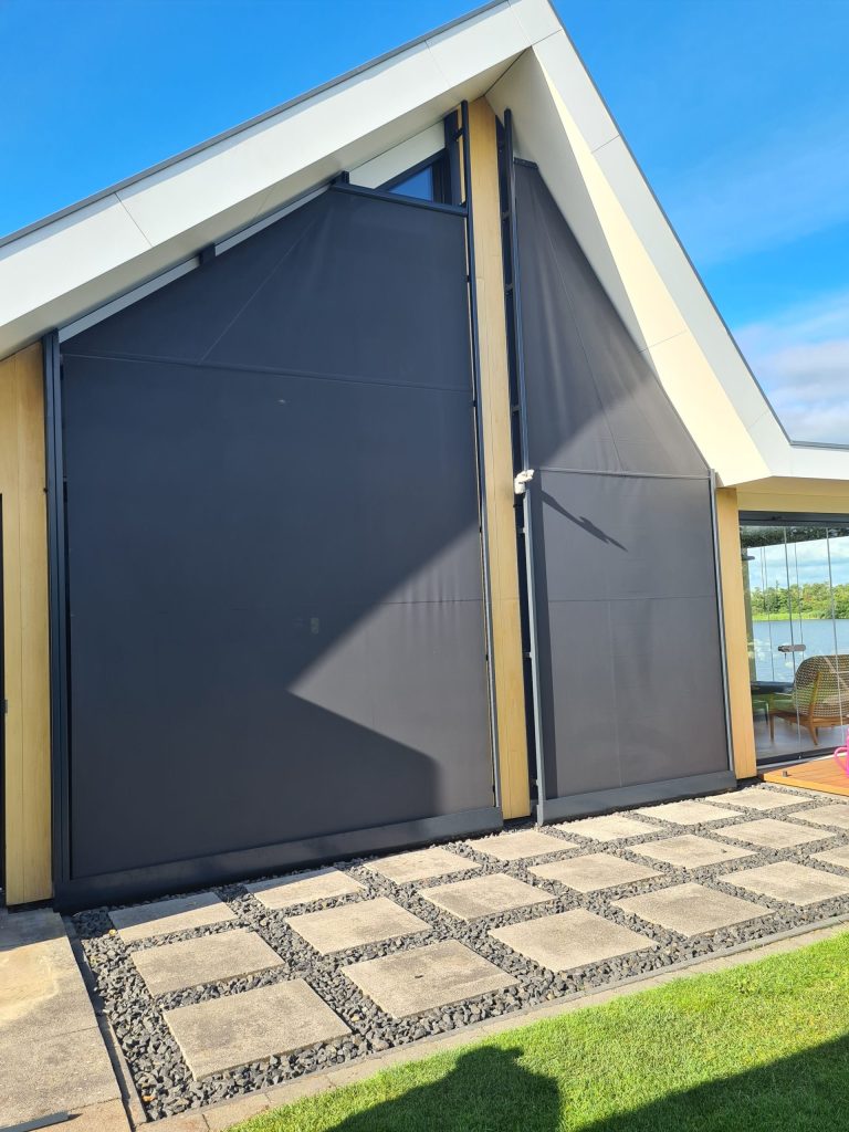 Bijzondere zonwering, screens met schuine zijde, Intershades, Guillaume Janssen, afwijkend raam, raam met schuine zijde, speciale zonwering